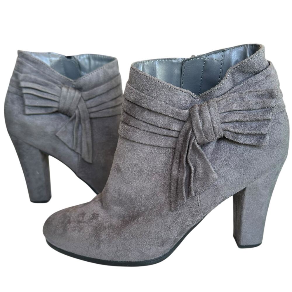 Womens Booties Size 7.5 Gray Ankle Boot Bow Soft Suede Fall Autumn Style Office